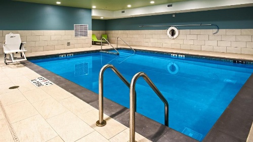 Holiday Inn Express & Suites Racine image 14
