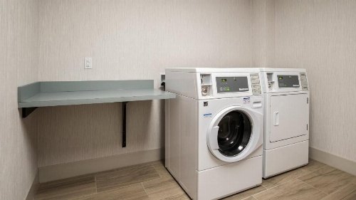 Holiday Inn Express & Suites Racine image 17