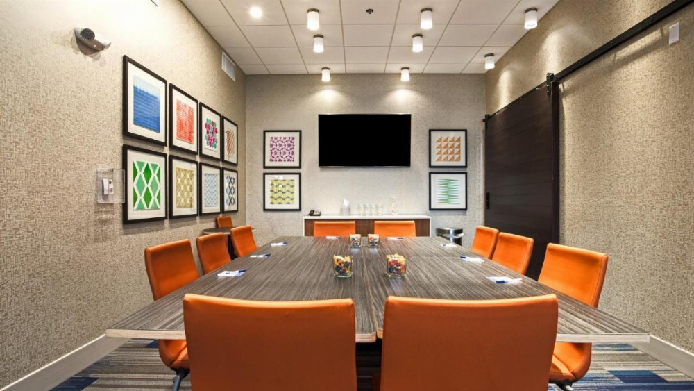 Holiday Inn Express & Suites Racine Image 18