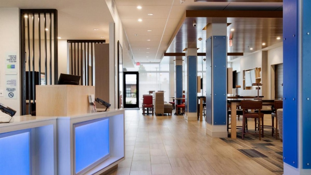 Holiday Inn Express & Suites Racine Image 19