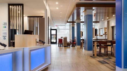 Holiday Inn Express & Suites Racine image 19