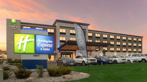 Holiday Inn Express & Suites Racine image 22