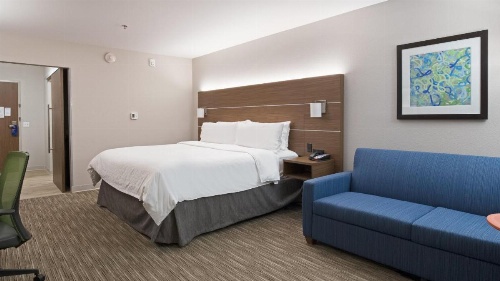 Holiday Inn Express & Suites Racine image 24