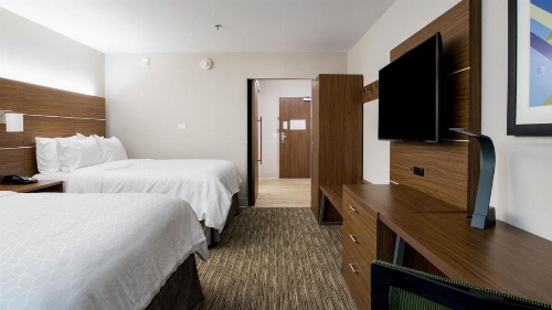 Holiday Inn Express & Suites Racine image 29
