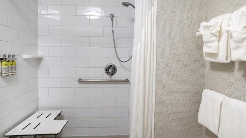 Holiday Inn Express & Suites Racine image 30