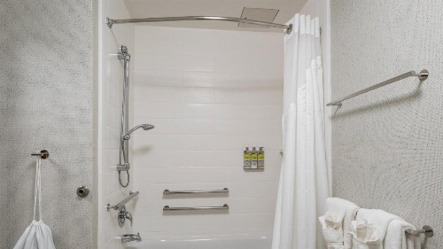 Holiday Inn Express & Suites Racine image 31