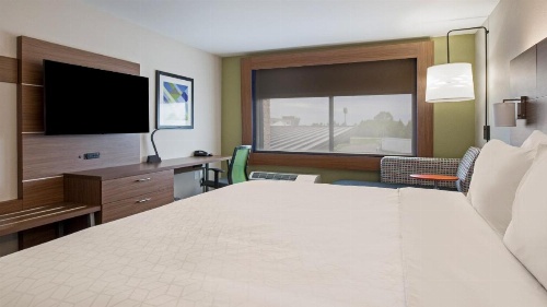 Holiday Inn Express & Suites Racine image 32