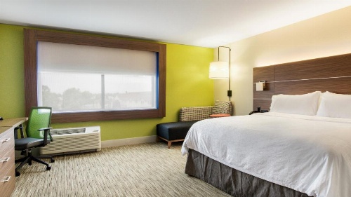 Holiday Inn Express & Suites Racine image 35