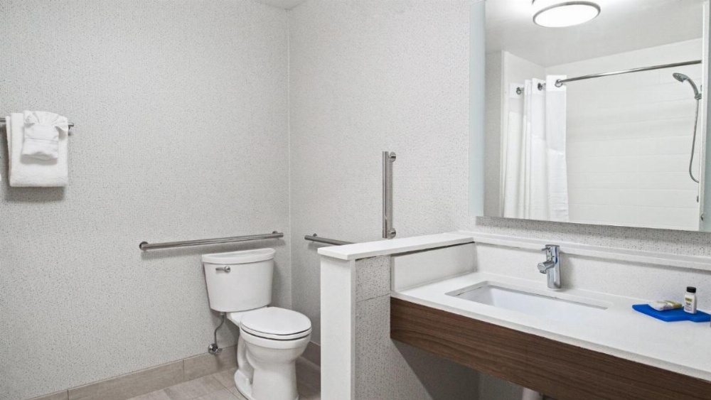 Holiday Inn Express & Suites Racine Image 36