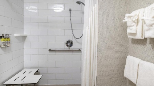 Holiday Inn Express & Suites Racine image 39