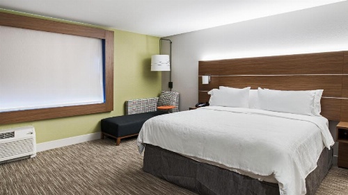 Holiday Inn Express & Suites Racine image 40