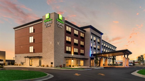 Holiday Inn Express & Suites Racine image 42